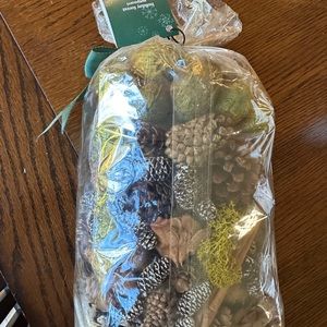 NWT Pier One potpourri- holiday forest